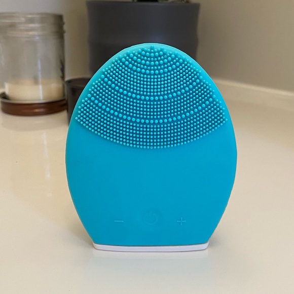 Facial Cleansing Brush - Picture 2 of 4